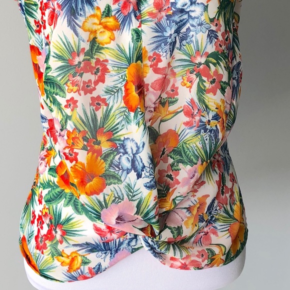 Tropical Twist Tie Top - Picture 4 of 5